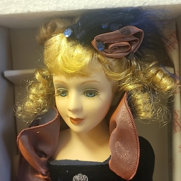 Treasury Collection Paradise Galleries. World's Finest Porcelain Doll. - Picture 2 of 15